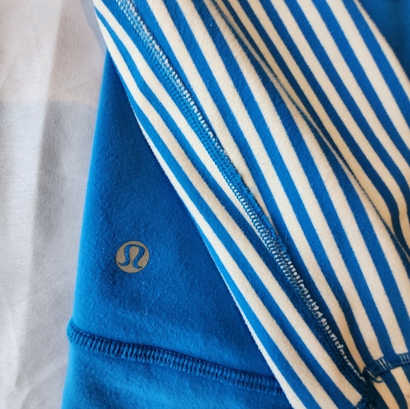 Lululemon blue jacket. Size 8 - Picture 3 of 4